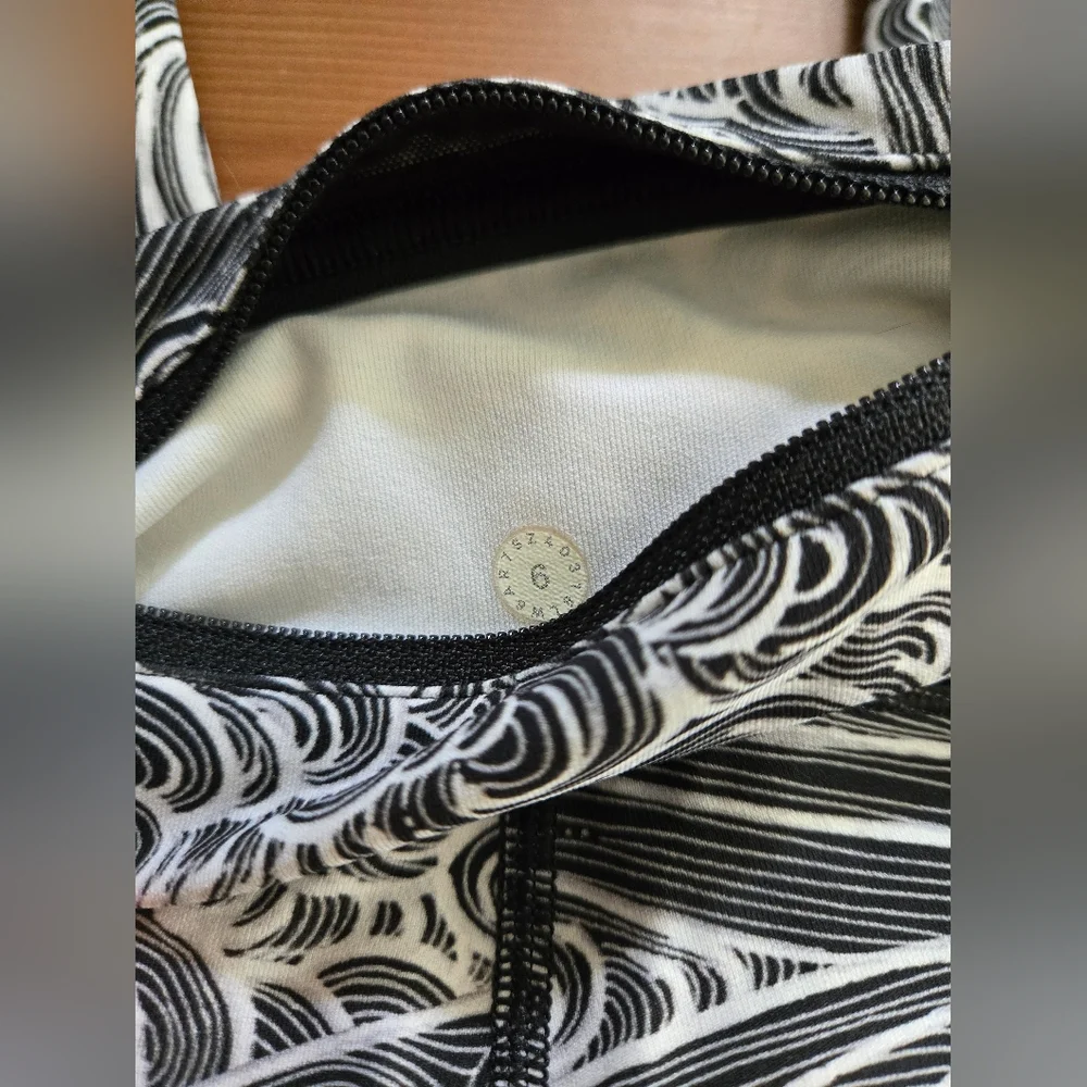 Lululemon Athletica Seawheeze Speed Up Crop Running Waves Multi Black Reflective - Picture 10 of 10